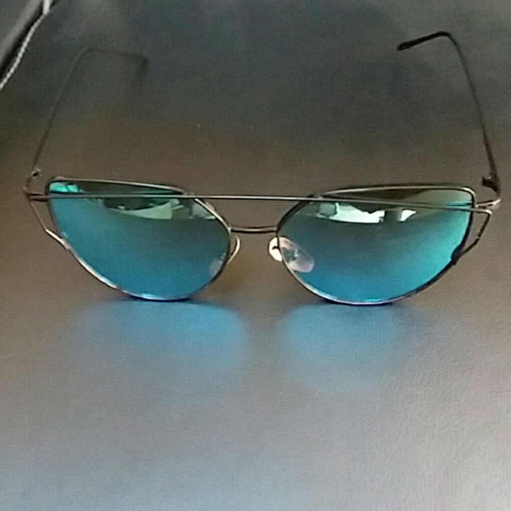Sunglasses - Picture 2 of 3